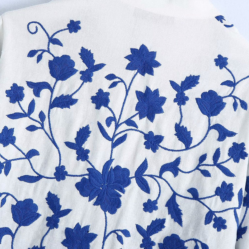 Magda - Florales besticktes Hemd aus Baumwollmischgewebe