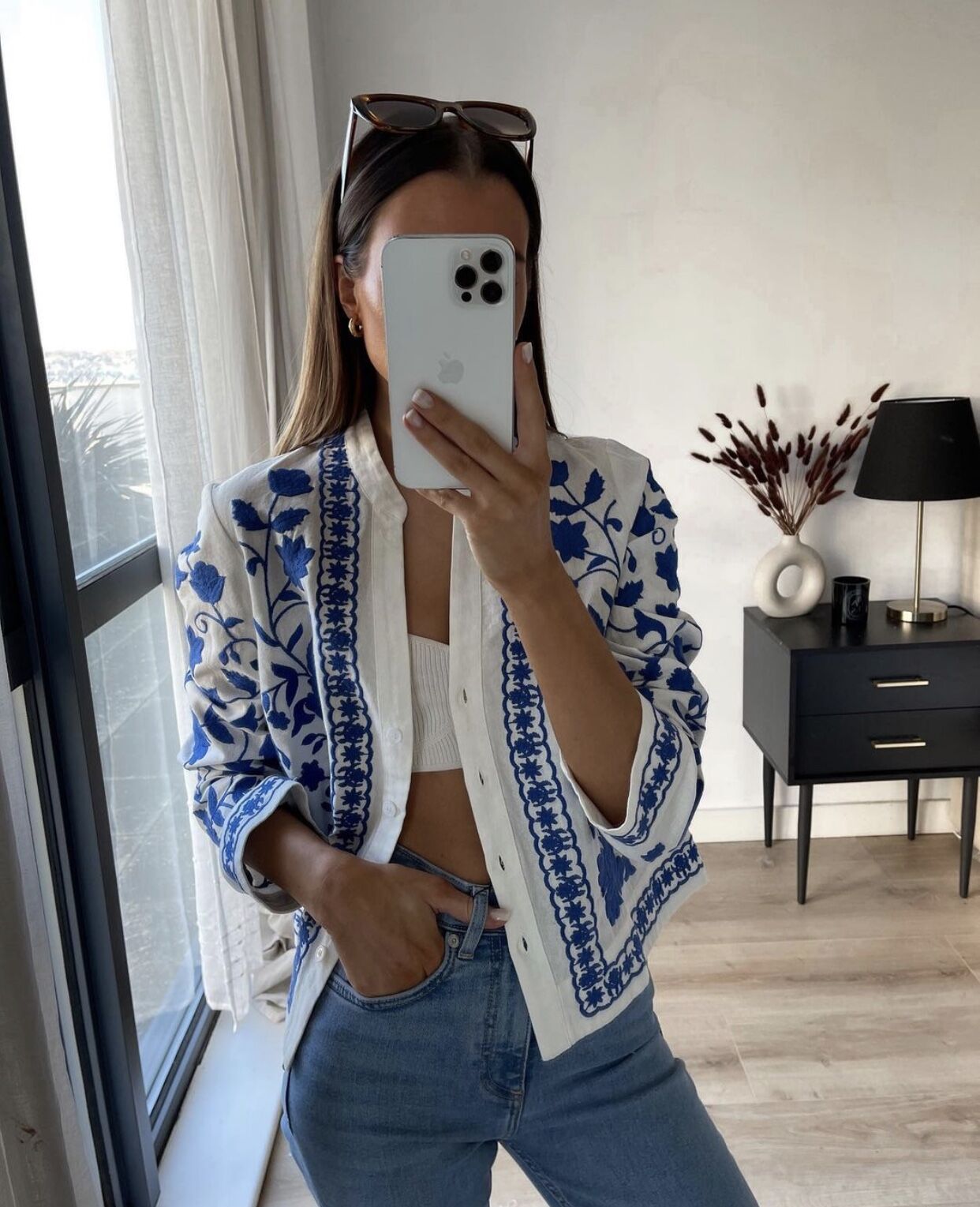 Magda - Florales besticktes Hemd aus Baumwollmischgewebe